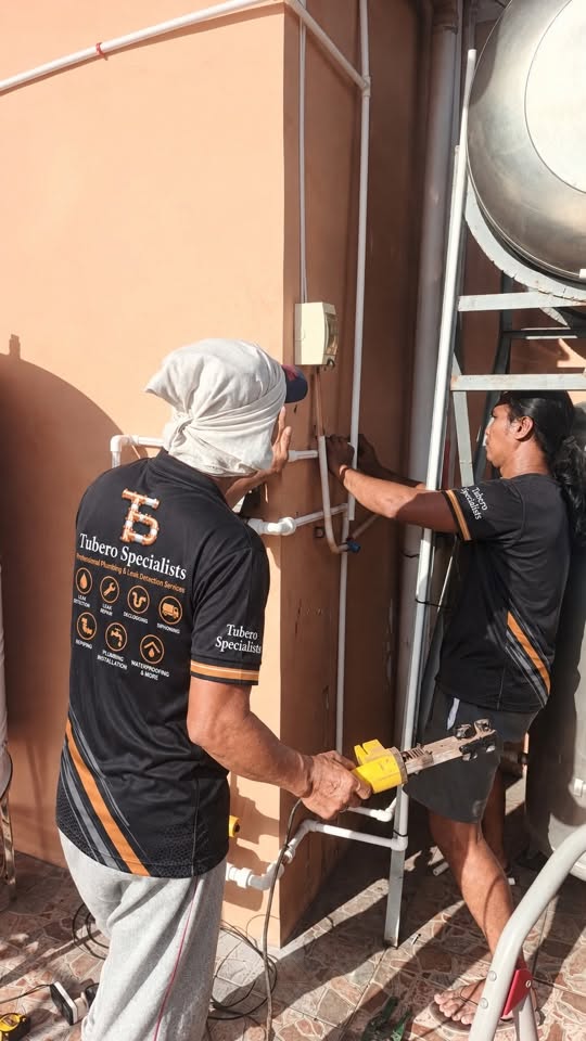 Tubero Specialists plumber providing plumbing service